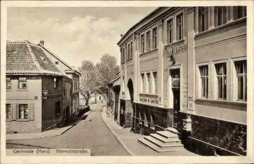 Ak Gernrode Quedlinburg im Harz, Straße, Häuser, Bäume, Ansicht von Albrechtstraße