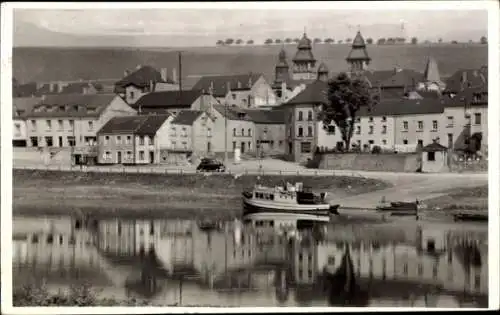 Ak Wasserbillig Luxemburg, Bild von  Häuser, Mosel, Boot, ruhige Landschaft