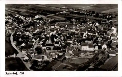 Ak Baiersdorf in Mittelfranken, Luftaufnahme von  schwarz-weiß, viele Häuser