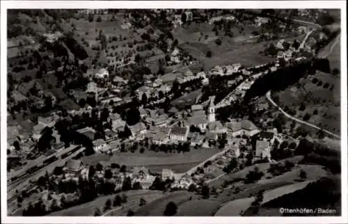 Ak Ottenhöfen im Schwarzwald, Luftaufnahme von  , Kirche, Wohnhäuser, Landschaft