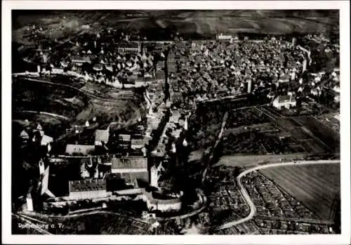 Ak Rothenburg ob der Tauber Mittelfranken, Luftaufnahme, mittelalterliche Stadt, Gebäude und Feld