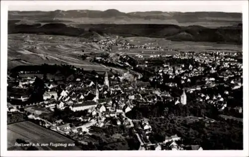 Ak Rottweil am Neckar, Luftaufnahme von  ländliche Landschaft, Kirchen, Stadtansicht