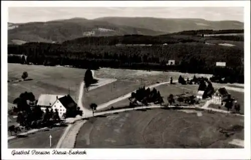 Ak Escheck Schönwald im Schwarzwald, Gasthof Pension Kreuz- ländliche Landschaft, Wälder, Gebäude