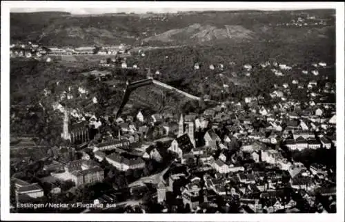 Ak Esslingen am Neckar, Luftaufnahme von  Stadtansicht, Landschaft, Neckar