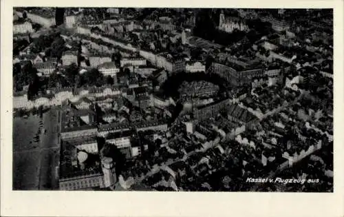 Ak Kassel in Hessen, Luftaufnahme von  Stadtansicht, Schwarz-Weiß, 1942