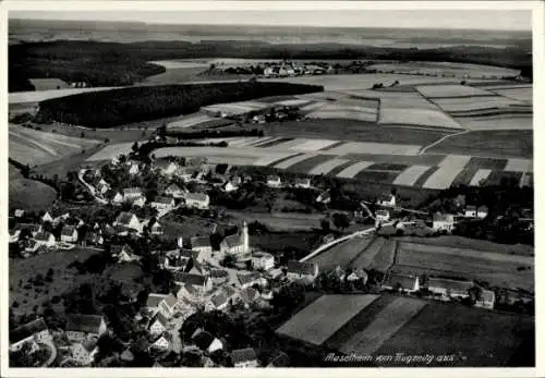 Ak Maselheim in Oberschwaben Württemberg, Luftaufnahme von  Blick auf Felder und Gebäude