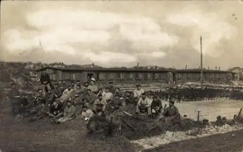 Foto Ak Nordseebad Wangerooge, Deutsche Soldaten in Uniform, 1. Seewehr-Kompagnie, Baracken