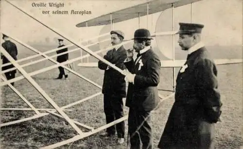 Ak Berlin Flugplatz Johannisthal, Orville Wright vor seinem Aeroplan