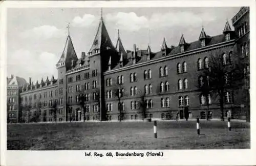 Ak Brandenburg Havel, Blick auf Inf. Reg. 68, Platz