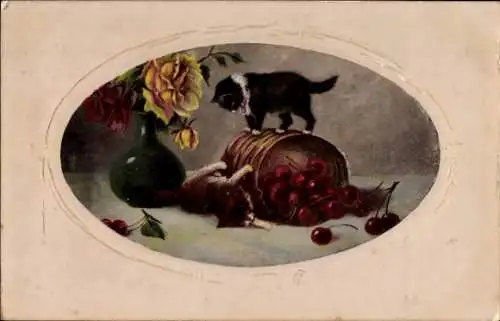 Präge Ak Verspielte Katzen, Früchte, Kirschen, Blume, Blumenvase