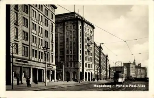 Ak Magdeburg an der Elbe, Wilhelm Pieck Allee, Straßenbahn