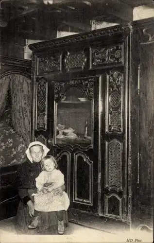 Foto Ak Französisches Etagen Schrankbett aus der Bretagne