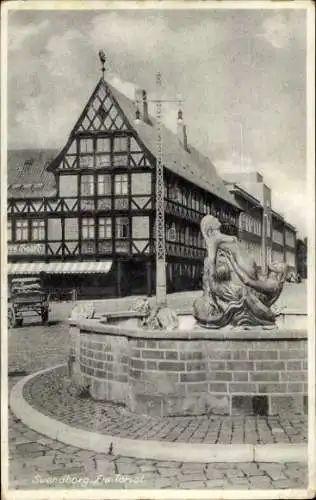 Ak Svendborg Dänemark, Fachwerkhäuser, Brunnen, Stadtansicht,  Atmosphäre