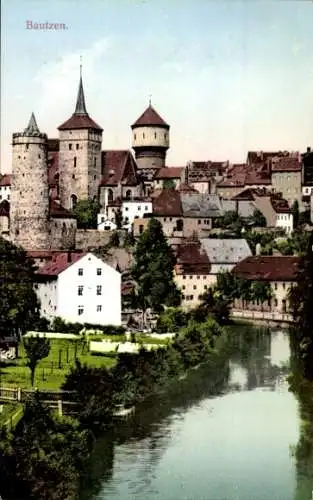 Ak Bautzen in der Oberlausitz, Stadtansicht  mittelalterliche Türme, Fluss, Gebäude