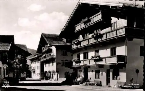 Ak Westendorf in Tirol, Luftkurort, Tirol, 800m Höhe, traditionelle Architektur, Winterort