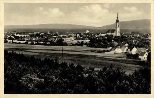 Ak Stockerau in Niederösterreich, Landschaftsansicht, Stadtansicht mit Kirche, ländliche Umgebung