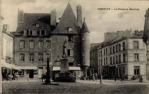 Ak Pontivy Morbihan, Stadtplatz, alte Gebäude, Statue, schwarz-weiß Foto