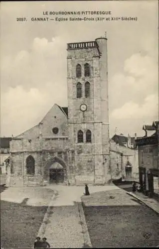 Ak Gannat Allier, Eglise Sainte-Croix, gotische Architektur,  Kirche, markante Turm