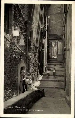 Ak Menton Alpes Maritimes, Altstadtgassen, italienische Architektur, Kinder, Wäsche
