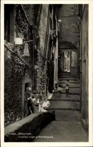 Ak Menton Alpes Maritimes, Historische Gassen, Kinder, Steinmauern, pflanzenbewachsene Wände
