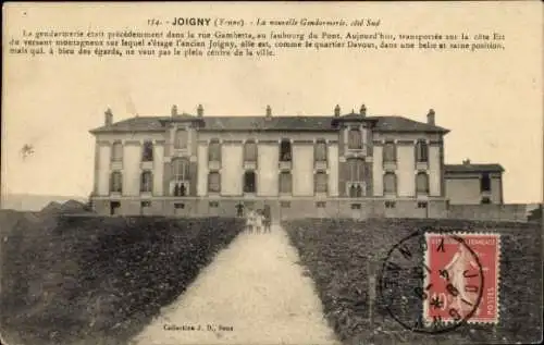 Ak Joigny Yonne, Gendarmerie, alte Gendarmerie, Gebäude, Landschaft, Weg
