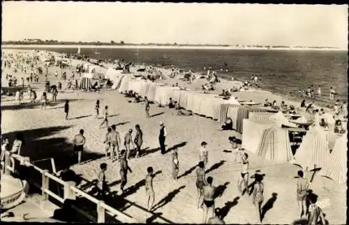 Ak La Grière La Tranche sur Mer Vendée, Strandansicht mit vielen Badegästen, Sonnenschirmen, Sand