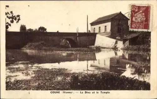Ak Couhé Vérac Vienne, Flussansicht, Gebäude, Reflektion im Wasser, Poststempel, Text auf Französ