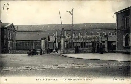 Ak Châtellerault Vienne, Manufacture d'Armes,  Gebäude, Fahrzeug, Menschen