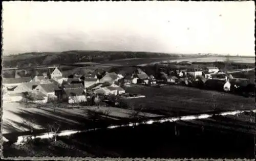Ak Begues Allier, Gesamtansicht, Vue generale prise du Chateau, Colonie de Vacances des Routiers