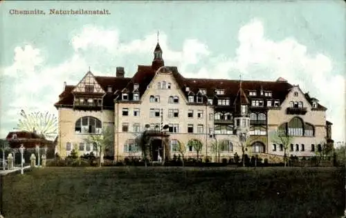 Ak Chemnitz in Sachsen, Naturheilanstalt,  Architektur, grüne Rasenfläche