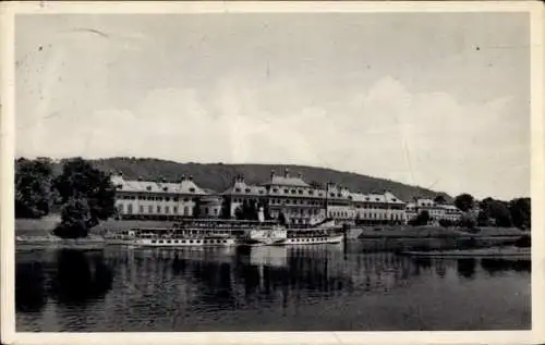 Ak Pörtschach am Wörther See Kärnten, Schiff im Wasser, Gebäude im Hintergrund, ruhige Landschaft