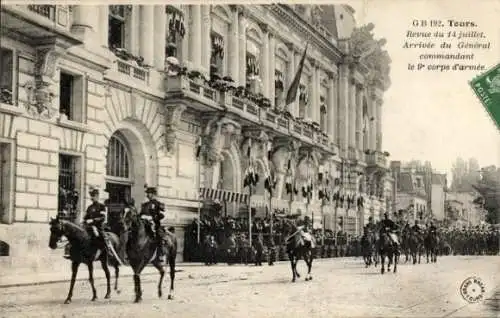 Ak Tours Indre et Loire, Revue vom 14. Juli, Ankunft des Generals, 9. Korps, Reiterparade