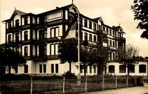 Ak Ostseebad Ahlbeck auf Usedom, DFGB-Erholungsheim, Kurt Burger I,  Architektur, Ostseebad
