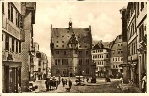 Ak Marburg an der Lahn, Marktplatz mit m Gebäude, Menschen, Pferdefuhrwerk