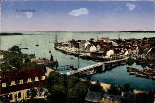 Ak Ostseebad Eckernförde, Stadtansicht, Hafen, Boote, Häuser, Wasser, Himmel