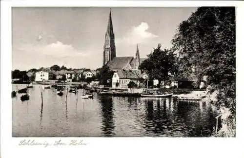 Ak Schleswig an der Schlei,  Am Holm, Stadtansicht mit Kirchturm, Hafen mit Booten