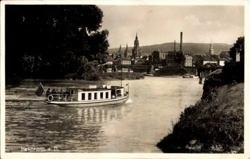 Ak Heilbronn am Neckar, Flusslandschaft, Boot auf Wasser, Stadtansicht mit Kirchen und Gebäuden