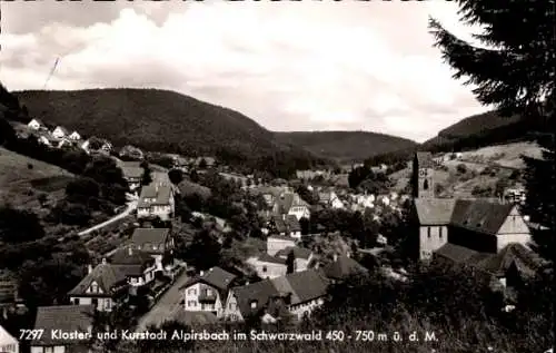 Ak Alpirsbach im Schwarzwald,  Schwarzwald, Dorfansicht, Kirche, Berge
