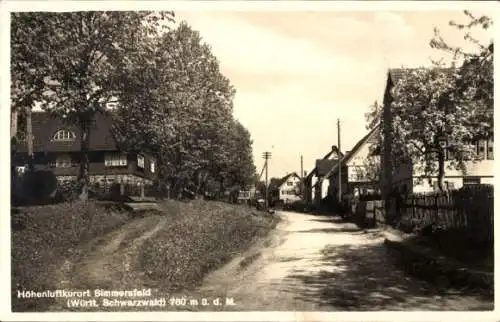 Ak Simmersfeld im Schwarzwald, Straßenpartie