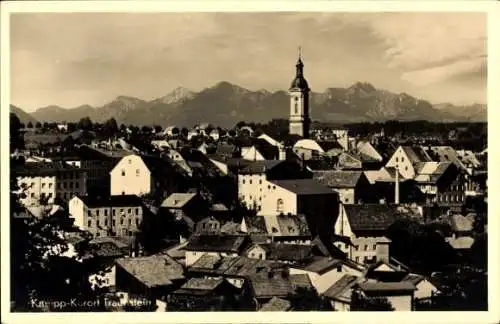 Ak Traunstein in Oberbayern, Ansicht von  Berge im Hintergrund, Kirchturm