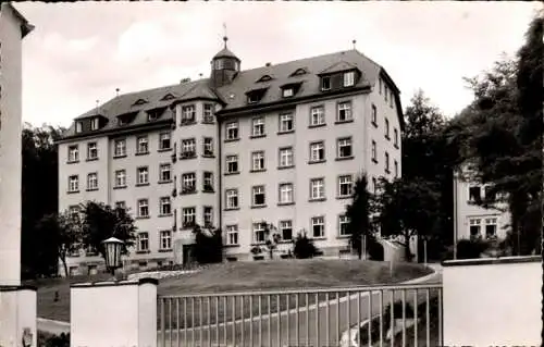 Ak Gunzenhausen in Mittelfranken, Kurheim Hensoltshöhe, mehrstöckiges Gebäude, grüne Umgebung, ke