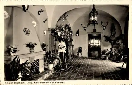 Ak Eltville am Rhein Hessen, Kloster Eberbach, Klosterschänke St. Bernhard,  Innenansicht, Blumen