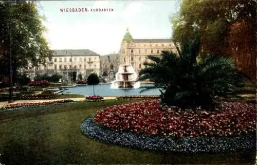 Ak Wiesbaden in Hessen, Kurpark, Brunnen, Blumenbeete,  Gebäude