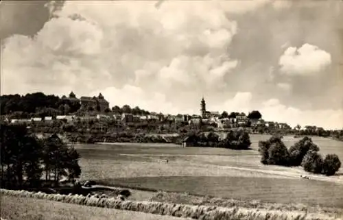 Ak Augustusburg im Erzgebirge, Blick auf Stadt und Burg, Landschaft, Wolken