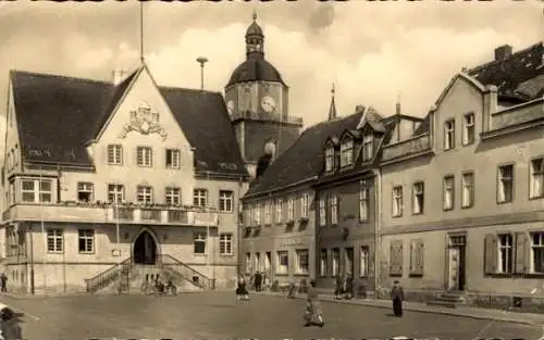 Ak Reichenbach im Vogtland, Rathaus,  Gebäude, Personen auf der Straße, Fahrräder