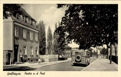 Ak Großkayna Braunsbedra Saalekreis, Fassade eines Gebäudes, Straße, Bus, Bäume, blaue Himmel