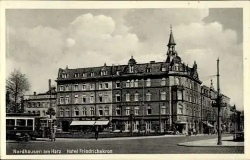 Ak Nordhausen am Harz, Hotel Friedrichskron,  Architektur, Tram auf der Straße