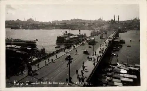 Ak Konstantinopel Istanbul Türkei, Brücke, Schiffe, Menschenmenge, Stadtansicht,  Szenerie