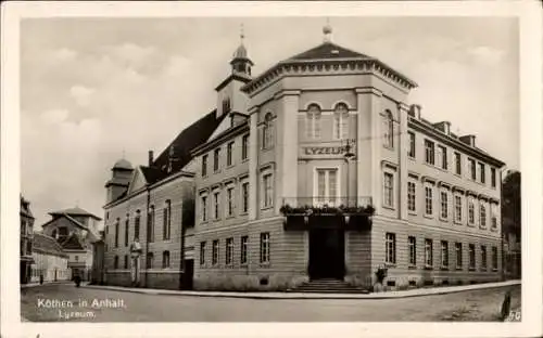 Ak Köthen in Anhalt, Lyzeum Gebäude, Straßenansicht, r Stil