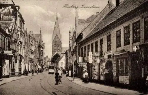 Ak Flensburg in Schleswig Holstein,  Straße mit Kirche, alte Architektur, Straßenverkehr,  